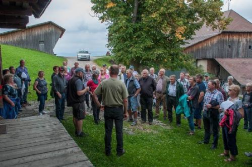 Studietur til Østrig - Hr Haberl fortæller om gården og om besætningen, som består af 25 moderdyr med opdræt