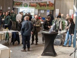 De var god søgning i cefeen fra start til slut - frivillige sørgede for at gæsterne kunne få stillet både sult og slukket tørst