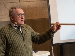 Auktionarius for auktionen var Jakob Ravn