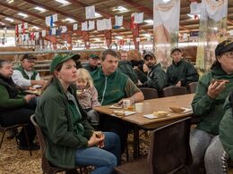 37-Lørdag morgen var der også rundstykker til hele flokken