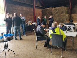 Forplejning i top på en kold dag, så alle de mange gæster holdt sig godt til