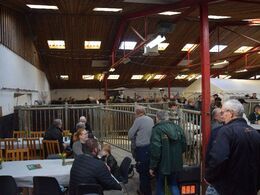 Der var også siddepladser, hvor forplejningen kunne nydes