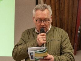 Jakob Ravn læste auktionsreglerne op inden det første dyr i ringen. Lene Black beskrev løbende de forskellige auktionsdyr