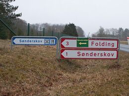 Skiltningen var på plads: denne vej til limousine auktionen