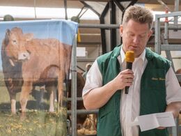 Formand, Søren Grunnet, byder velkommen til jubilæumsskuet