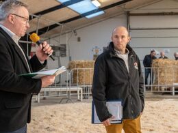 Dommerteamet – tv. Dommerassistent Jakob Ravn – th. den franske dommer