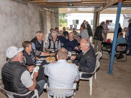 Snakken gik lystigt om bordene