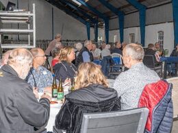 Tilbage i stald / lade stod den på grillpølser og EM-fodbold på storskærm