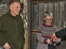 Tak til Lene og Bjarne Pedersen for at tage imod besøg. Bemærk Lenes flotte sweater – Lene driver gårdbutik med garn og strikvarer – den så vi også: http://www.lenep-katrinelund.dk/