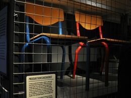 Disse stole er eksempler på ting, som er blevet produceret i fængslets værksteder