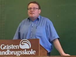 Bent Kloster var også vært, da vi senere på dagen nåede til Gråsten Landbrugsskole, hvor han både fortalte om stedet og viste rundt inde og ude