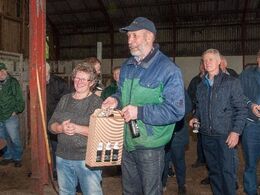 Tak til Bente og Verner Beck for at åbne deres stald og for at vise rundt i besætningen med 50 køer med opdræt