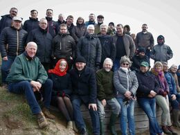 De fleste af detagerne trodsede den stive kuling og stillede op til fotografering