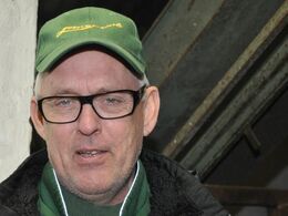 Peter Wagner Holst tog imod de besøgende i stalden, viste rundt og fortalte hvordan familien tackler de udfordringer, som limousinerne giver