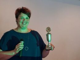 Lene Black Sinkjær stod for afsløringen af Bedste Individafprøvede Tyr – avleren af tyren kunne desværre ikke være til stede til at modtage pokalen