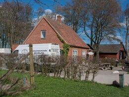Gårdbutikken er indrettet i huset her