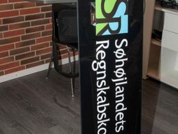 01-	Scenen for generalforsamlingen d. 27. april i Dansk Limousine Forening var ny – nemlig Søhøjlandets Regnskabskontor i Silkeborg