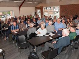 03-	Også deltagerne startede med at se ganske alvorlige ud.