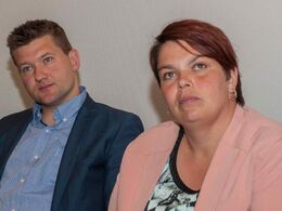 05-	Bestyrelsesmedlemmerne Jens Thaysen og Lene Black Sinkjær lytter intenst