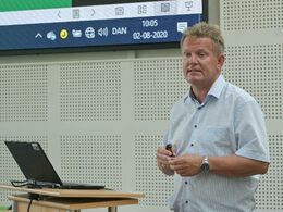 Søren Grunnet aflagde formandsberetningen for de 75 deltagerne