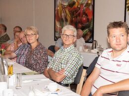 Opmærksomme medlemmer lytter til formandens beretning