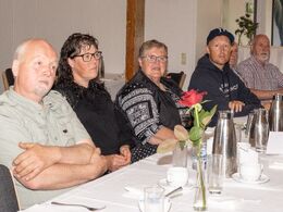 Opmærksomme medlemmer lytter til formandens beretning