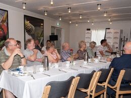 Opmærksomme medlemmer lytter til formandens beretning