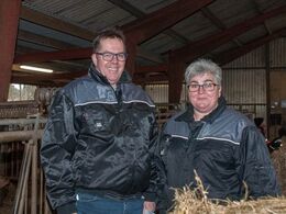 De store smil var fremme hos værterne Dorthe og Henrik Karlsmose, der ligesom de besøgende var påklædt til minusgrader.