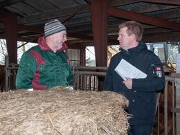 Formand for Dansk Limousine Forening, Søren Grunnet (th) kiggede også forbi og fik en snak med både værter og besøgende