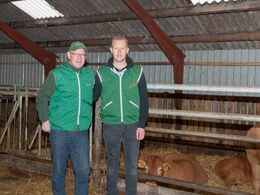 Mogens Ladefoged og sønnen Johnny viste stald og besætning frem