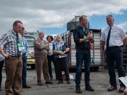 ILC-formand Aled Edwards takker John McInerney (th) for gæstfriheden