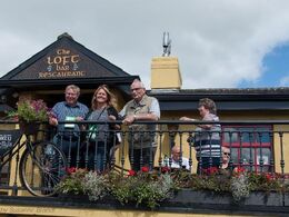 Fra Drummin Herd gik turen videre til Dirty Nelly’s, hvor en stor frokost ventede på os