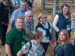 Danskere, smil til fotografen – øverst til højre i billedet ses Rikke Højgaard Benoit, også dansker men nu emigreret til Frankrig