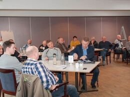 Mødestart – der lyttes intenst til Jørgen Skov Nielsens gennemgangen af programmet for workshoppen om strategi 2022