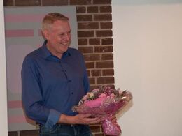 Jørgen Skov Nielsen fik en flot buket som tak for weekendarbejdet med at styre arbejdsprocessen. Der kom mange interessante input, som skal struktureres til viderebehandling af bestyrelsen, således at ny strategi kan præsenteres ved kommende generalforsam