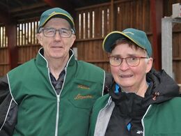 Lillian og Harry Lovring. Det er altså Lillian til højre, selvom den grønne vest siger noget andet!