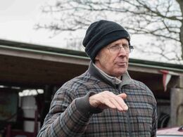 Børge Andersen fortalte om bedriften, der også omfatter får og svin samt dyrkning af grøntsager