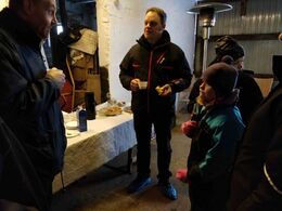 Der blev serveret kaffe og hjemmebag under terassevarmeren