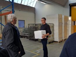 Der drives en stor webshop, hvor man blandt andet kan købe kød fra kreaturerne i Skjern Enge. Varene distibueres i kasser som vist. Det har været en udfordring at få fyldt kasserne op ved salg på webshoppen og også at få solgt alle dele af dyret, så det i