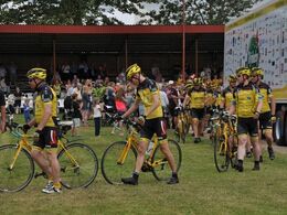 Fredag formiddag blev Team Rynkebys hold midt sendt afsted mod Paris fra den store ring