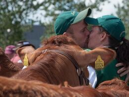 Romantik mens der ventes på ærespræmier