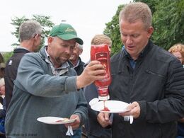 Så er der ketchup til formanden…
