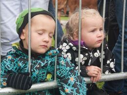 Så han tog sig en lur mellem tremmerne i hegnet