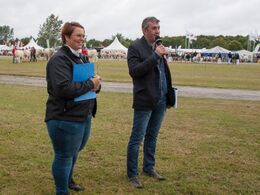 Torsdag formiddag går det løs med de første bedømmelser. Den franske dommer (th) i 2019 hedder Sebastien Lagrafeuil. Dommerassistent (tv) er danske Lene Black Sinkjær.