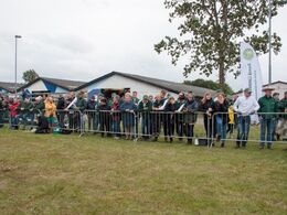 Publikum er kommet fra både nær og fjern