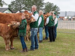Disse trækkere har ikke kun fokus på dommeren, men også på fotografen…