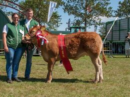 Et rigtigt vinderfoto – sjældent har man set så glade vindere