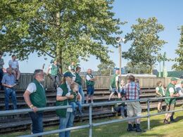 Til at begynde med var der lidt langt mellem publikummerne, som til gengæld var at finde i alle aldre.