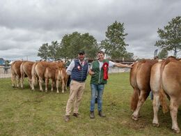 Derefter besætningskonkurrence, hvor tre besætninger stillede op. Der er billeder af alle tre besætningsgrupper i galleriet med vinderdyr. Mathias Nymann fik fint trofæ i glas af franskmændene for bedste besætningsgruppe, og Olivier Rambert insisterede på