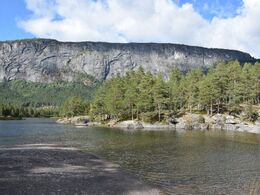 Kaffepause ved Suleskarvegen , alle nød det dejlige vejr.